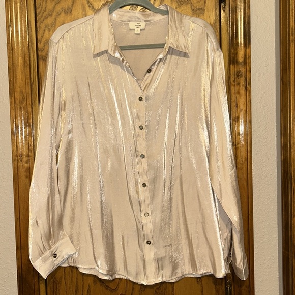 Entro Women’s Button Down Gold Shirt Shimmer Holiday Blouse size Medium - Picture 7 of 10